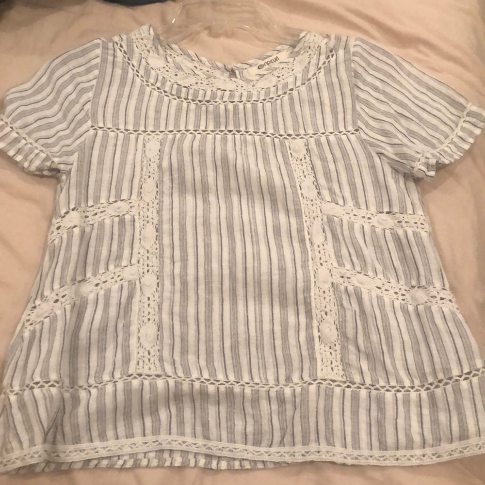 i’m selling a very high quality top.